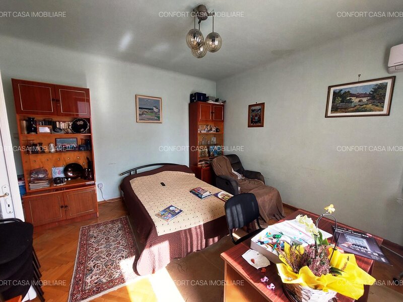 13 Septembrie - Uranus, etajul 1 + dependinte in vila D+P+1E