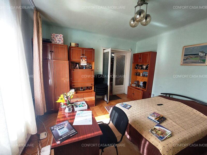 13 Septembrie - Uranus, etajul 1 + dependinte in vila D+P+1E