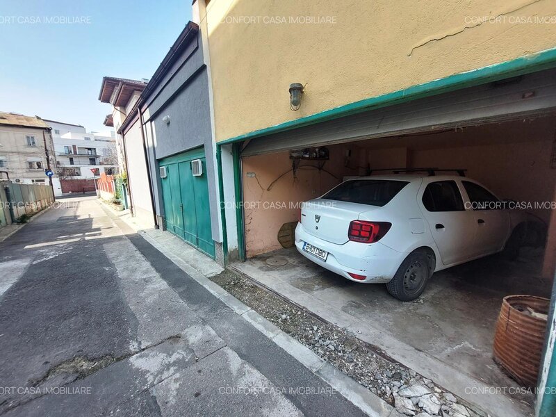 13 Septembrie - Uranus, etajul 1 + dependinte in vila D+P+1E