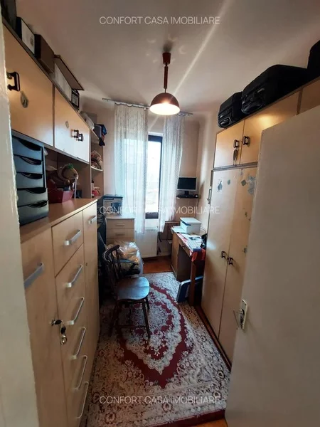 13 Septembrie - Uranus, etajul 1 + dependinte in vila D+P+1E