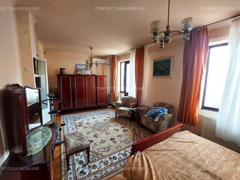 13 Septembrie - Uranus, etajul 1 + dependinte in vila D+P+1E