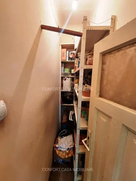 13 Septembrie - Uranus, etajul 1 + dependinte in vila D+P+1E