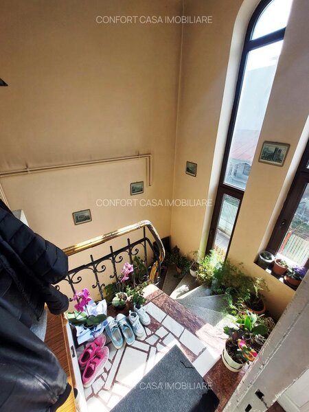 13 Septembrie - Uranus, etajul 1 + dependinte in vila D+P+1E